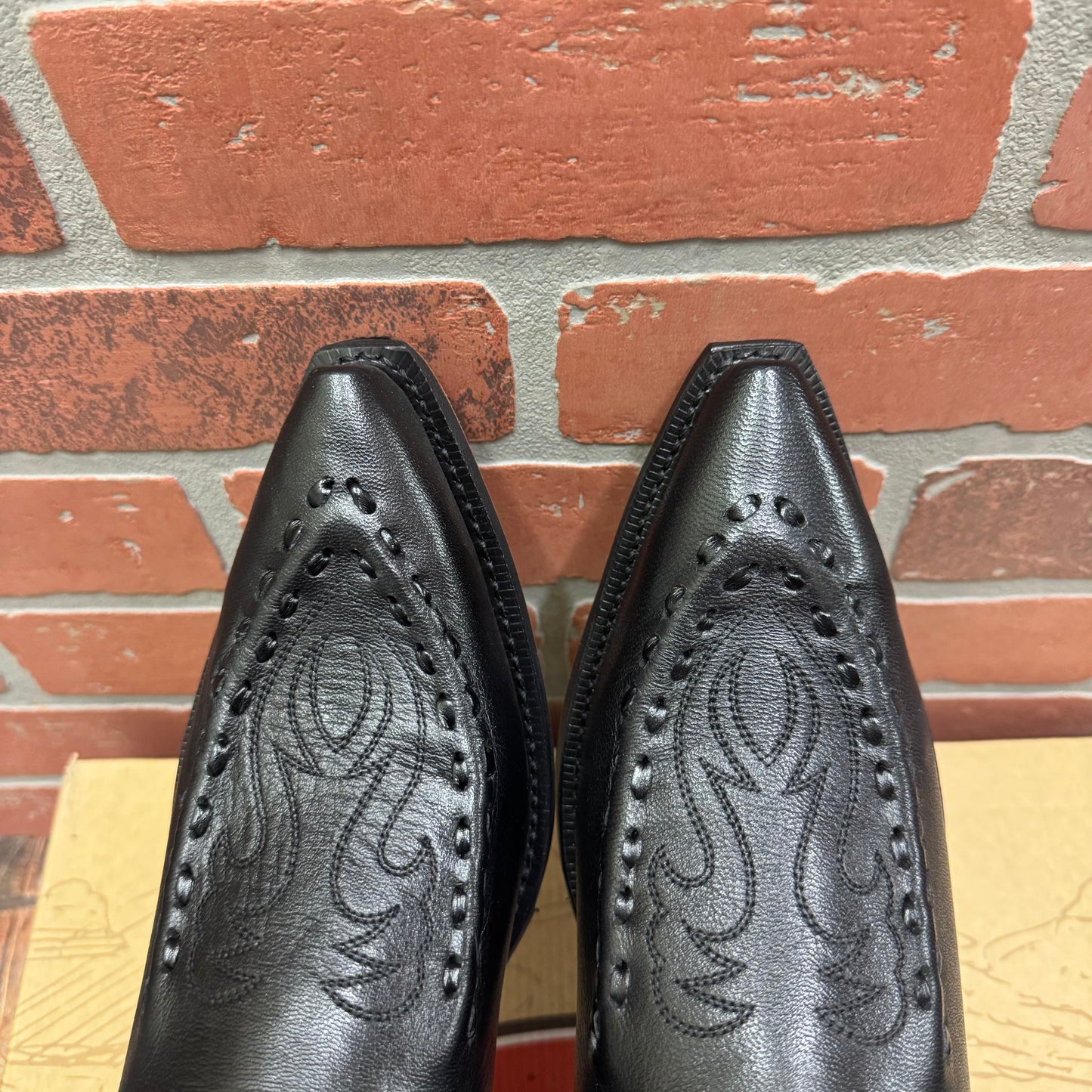 Laredo 68430 LARAMIE Black Buck Lace Snip Toe